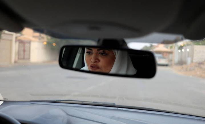 حادثة طريفة بالسعودية.. انتحل شخصية امرأة وحاول مخالفة القوانين!