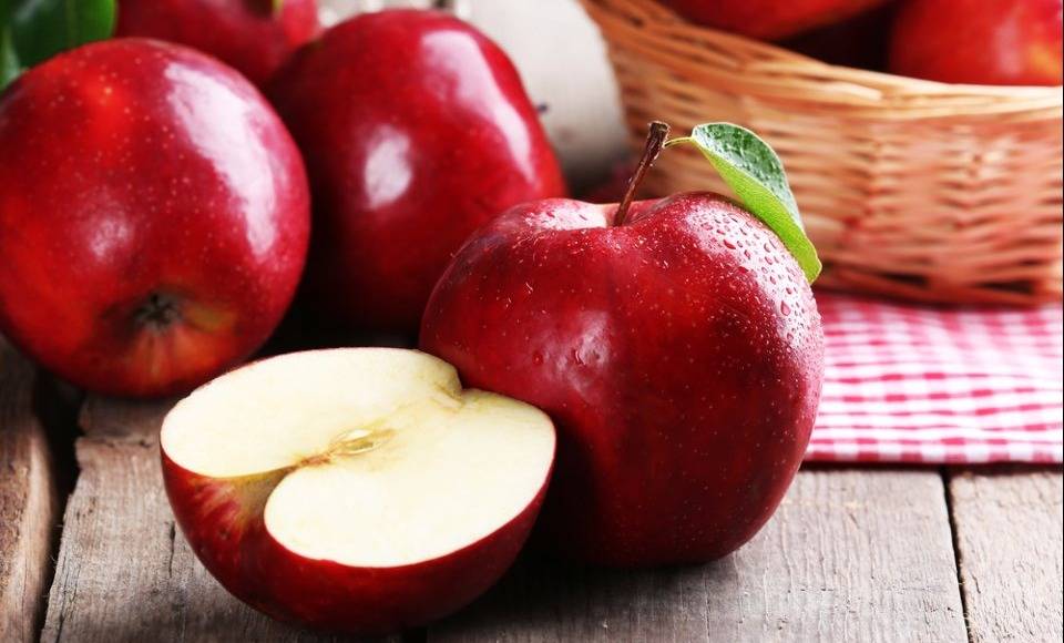 ما هي أنواع الفيتامينات الموجودة في التفاح؟