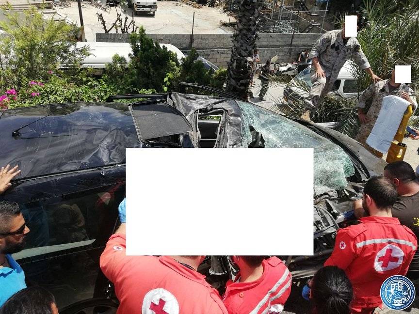 بالصور- قتيلان وجريح في حادث مروري على اوتوستراد نهر ابراهيم