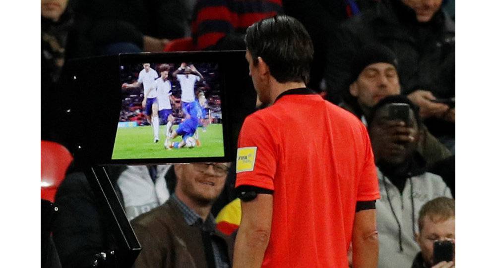 بعد احتفال الفيفا بها... كيف علق محللو ونجوم الكرة على تقنية الفيديو بمونديال روسيا