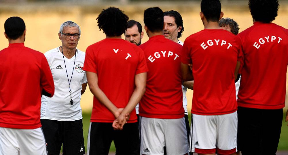 عضو في اتحاد كرة القدم المصري: 