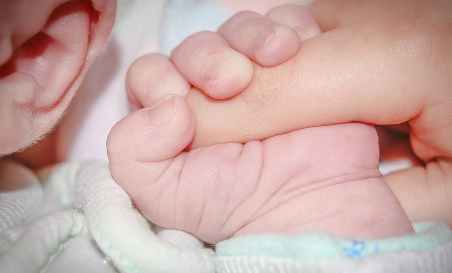 التعرّض لدخان التبغ أثناء الحمل يزيد فرص إصابة المواليد بضعف السمع