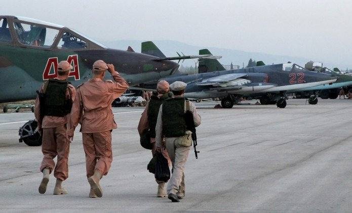 طائرات تهاجم قاعدة حميميم الروسية.. وفيديو يوثق لحظة إسقاطها