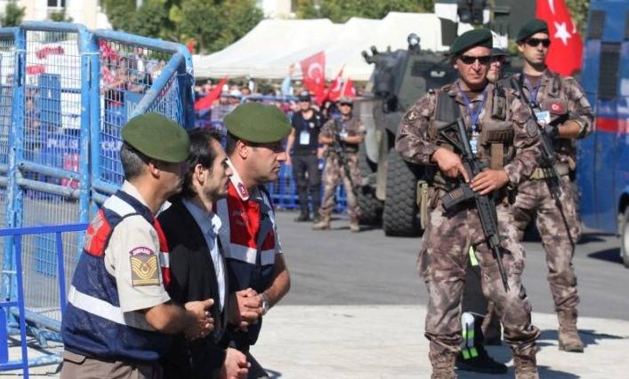 أردوغان يضرب الجيش مجدداً.. اعتقال 68 ضابطاً رفيعاً