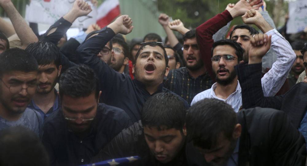 باحث: أمريكا تحاول خلق احتجاجات جديدة في إيران بـ"العقوبات"