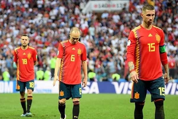 صحف إسبانيا تقسو على منتخبها بعد الخروج من كأس العالم