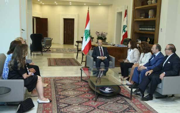 عون التقى لجنة مهرجانات بعلبك
وعرض مع تويني التحقيقات بشأن التهريب