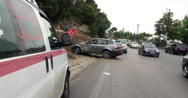 جريح في حادث سير على طريق عام جعيتا