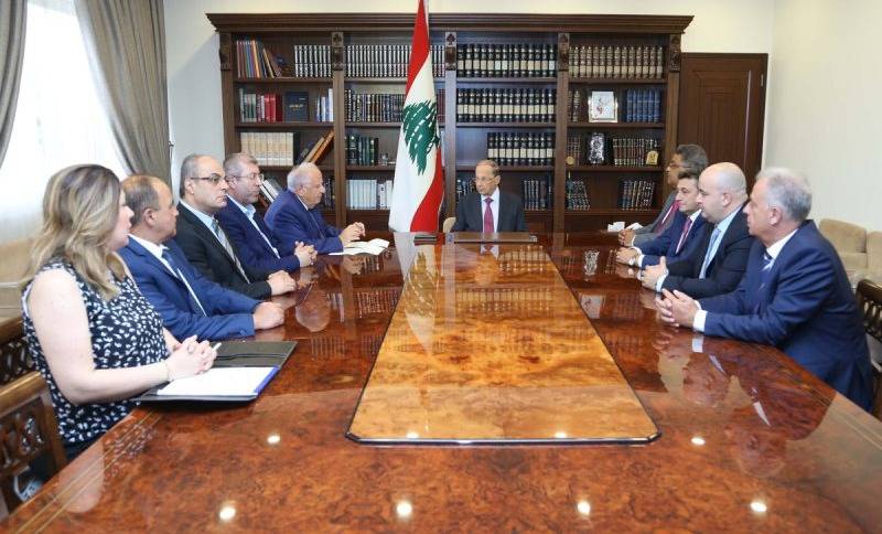 عون: التهرب الضريبي يمس بثقة الدولة