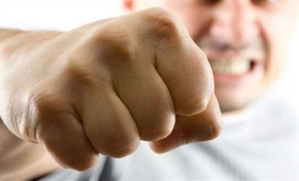 تضارب بين رجل دين وشبّان تحرشوا بابنته!