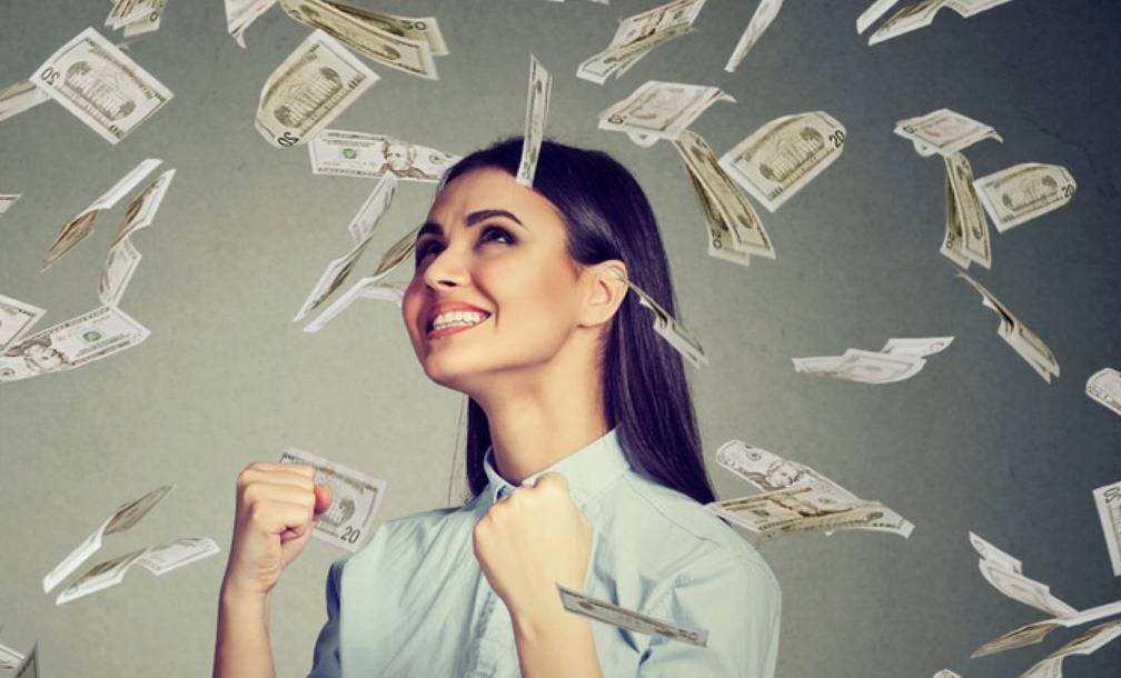 بحسب برجكِ.. أخطاء تقعين فيها عند التعامل مع نقودكِ!