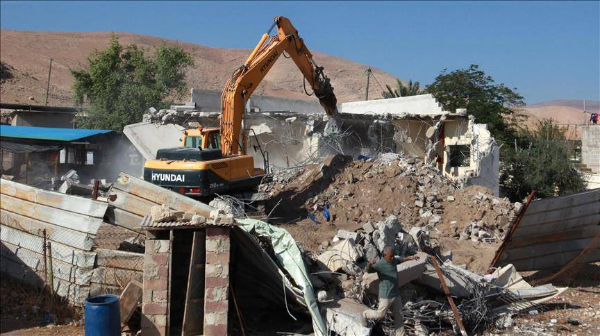 الجيش الإسرائيلي يهدم 40 مسكنا وحظيرة مملوكين لفلسطينيين شرق القدس