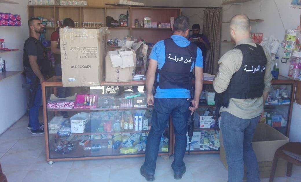 بالصور: "أمن الدولة" يدهم مستودع أدوية سورية مهرّبة في عرسال.. إليكم التفاصيل