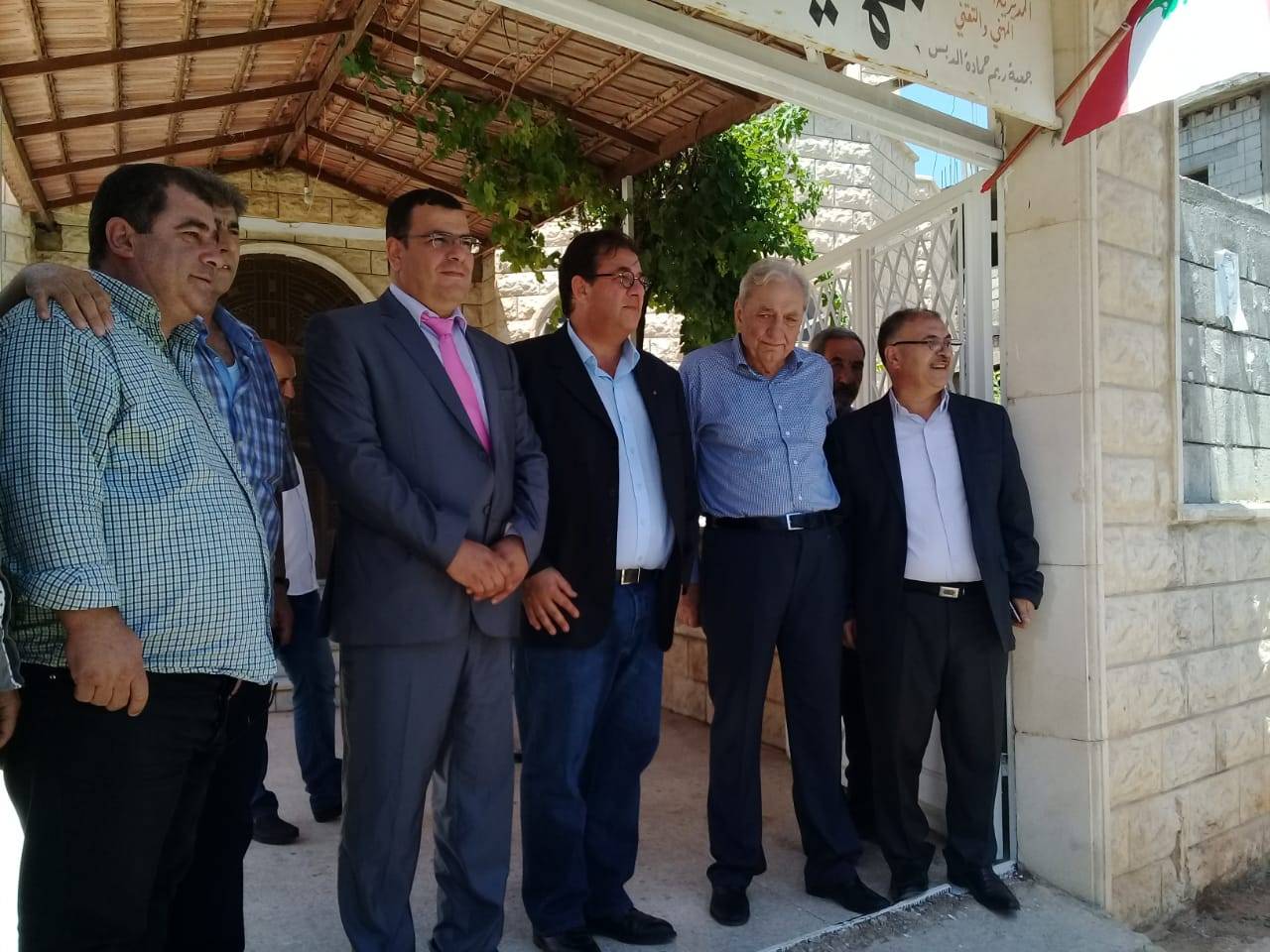 السفير الفرنسي جال في رأس بعلبك واعدا بزيارة أخرى