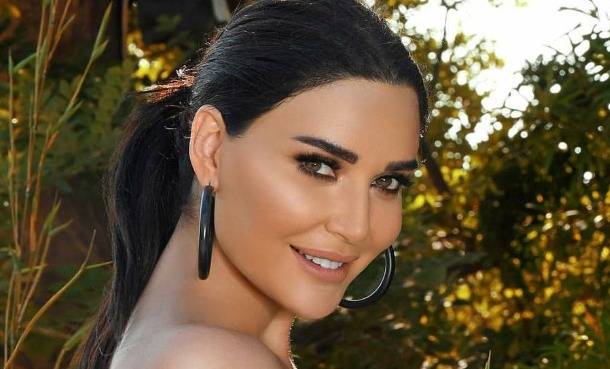 بالفيديو: بعد خسارة البرازيل.. سيرين عبد النور تواسي ابنتها!