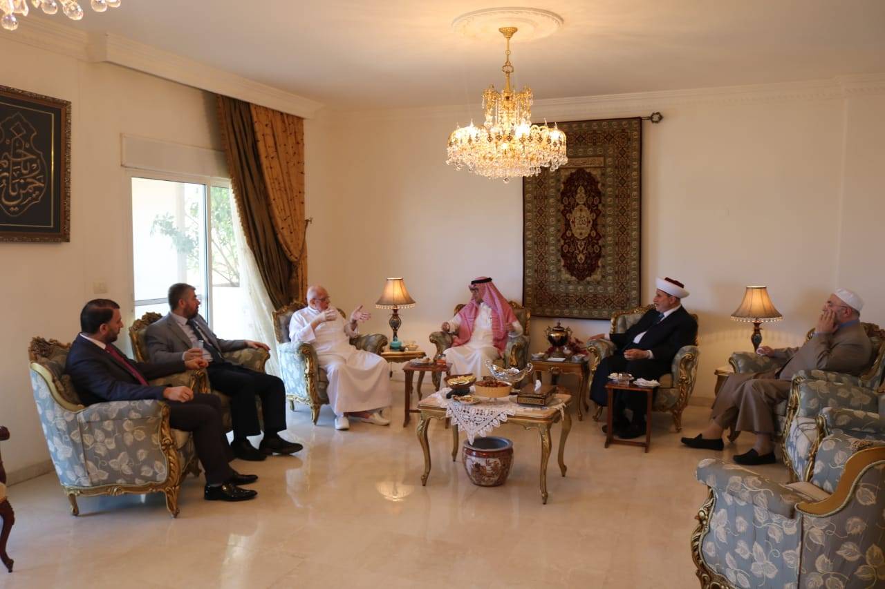 البخاري والشعار زارا الشيخ الميقاتي واطمأنا الى صحته