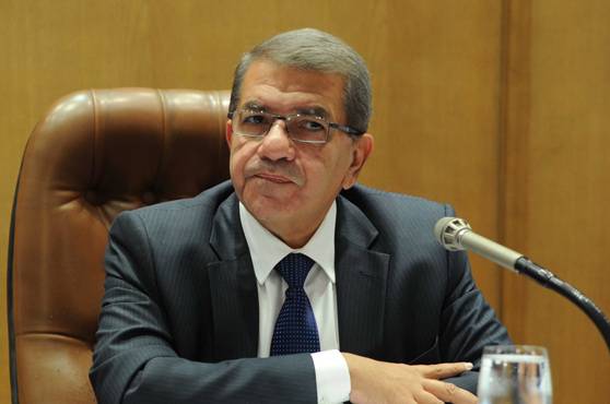وزير المالية: مصر تتوقع عجزا بنسبة 9.8% في ميزانية 2017-2018