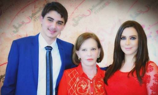 بعد شقيقتها.. سلاف فواخرجي تُفجع بوفاة والدتها