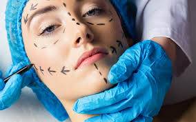 ما الذي تبحث عنه المرأة من وراء عمليات التجميل؟