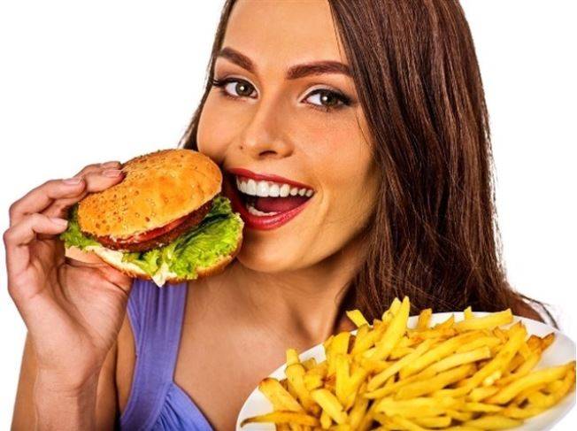 إحذري تأثيرات الوجبات السريعة على صحّتك!