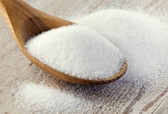 لهذا السبب يجب وضع ملعقة سُكّر في الحديقة بالأجواء الحارّة