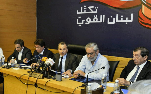 التيار «يستوعب الصدمة» وينتقل من الدفاع الى الهجوم