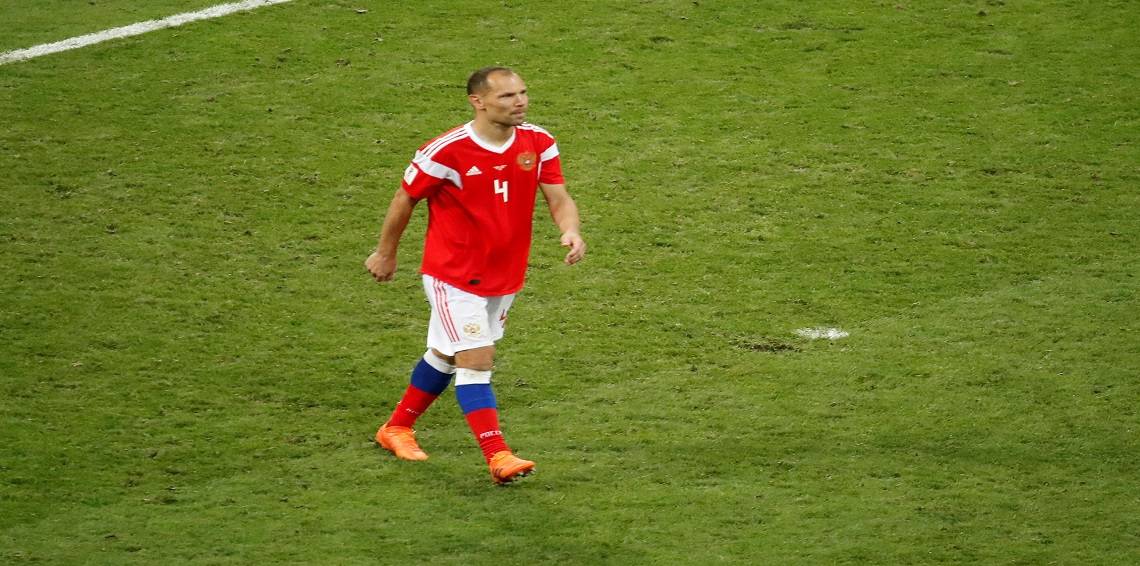 اجناشفيتش مدافع روسيا المخضرم يعتزل بعد الخروج من كأس العالم