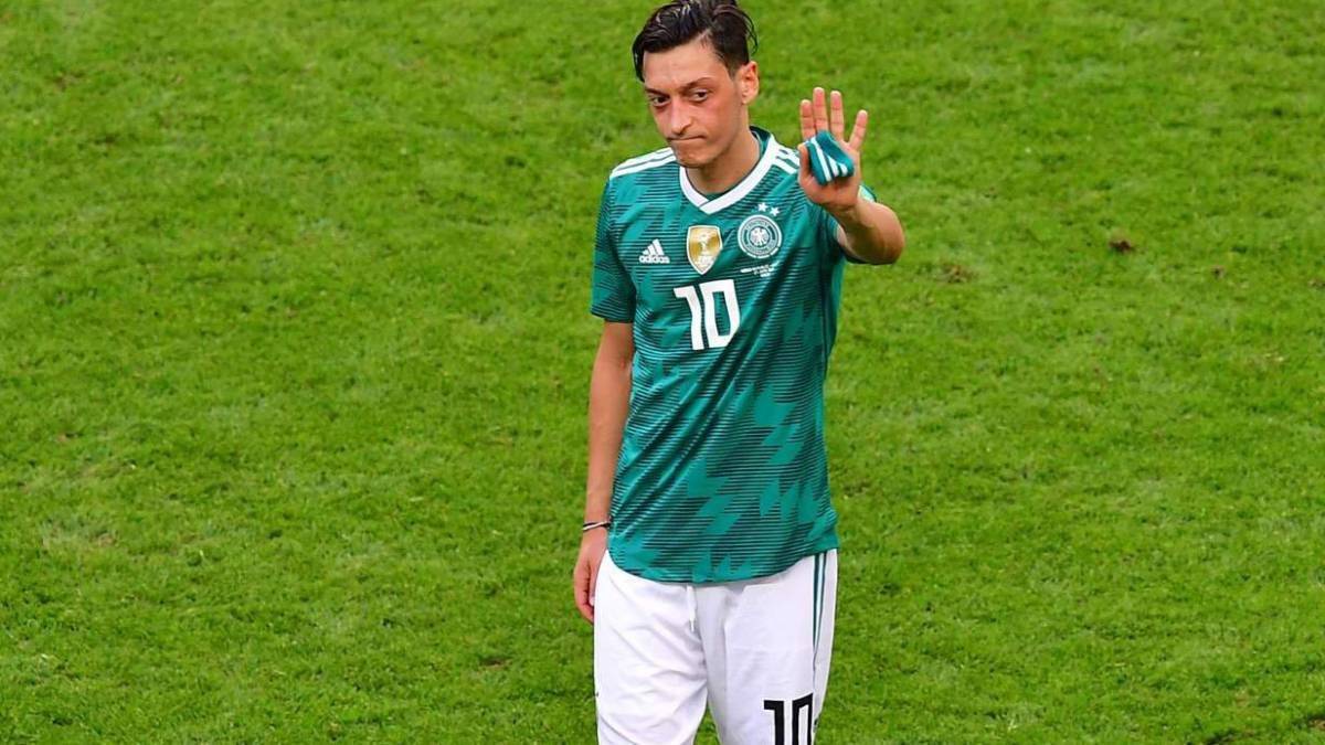 الاتحاد الألماني يطالب أوزيل بكسر الصمت