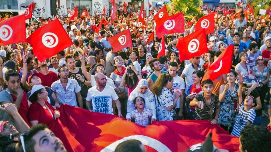 لماذا تُمول المملكة المتحدة حملات إعلامية في البلاد التونسية؟