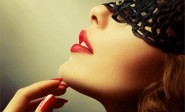 نجمة عربية تقيم حفل زفافها بعد شهر العسل.. من هي؟