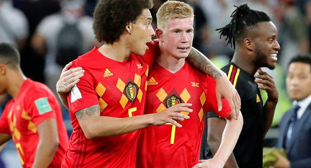 دي بروين يساند هنري خلال عزف النشيد الوطني الفرنسي