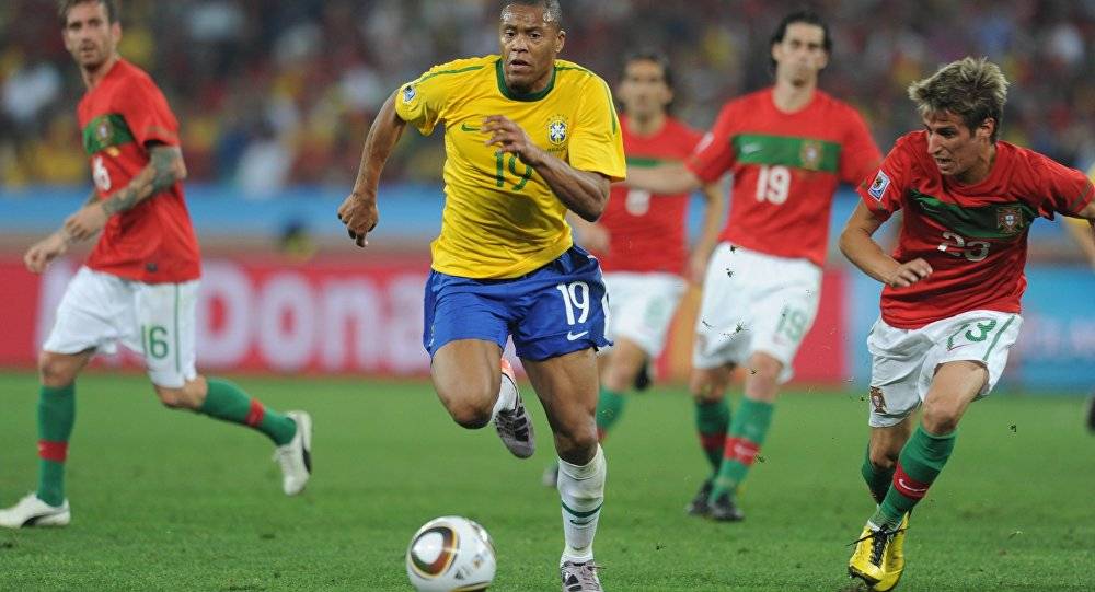 بابتيستا البرازيلي يكيل المديح للاعبي المنتخب الروسي