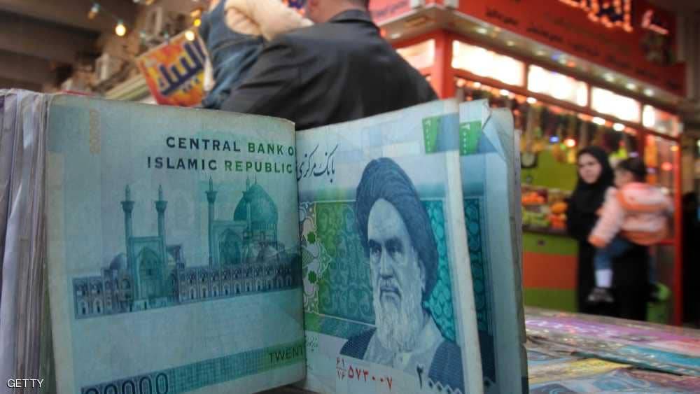 المركزي الإيراني يتصرّف أمام استمرار انهيار العملة
