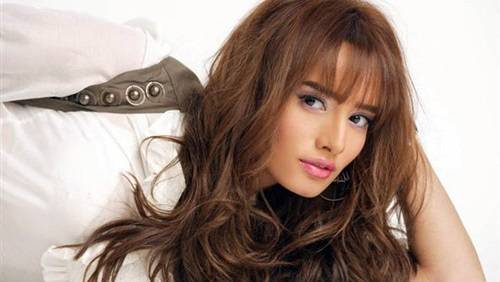 زينة توضح حقيقة مشاجرتها مع أسرة أمريكية فى الإمارات