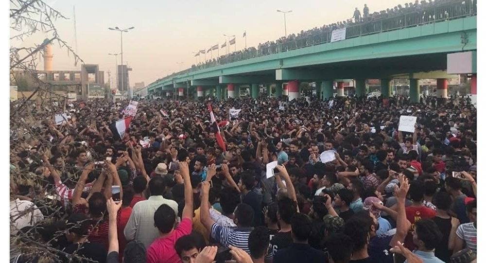 عودة الرحلات الجوية في مطار النجف بعد انسحاب المتظاهرين