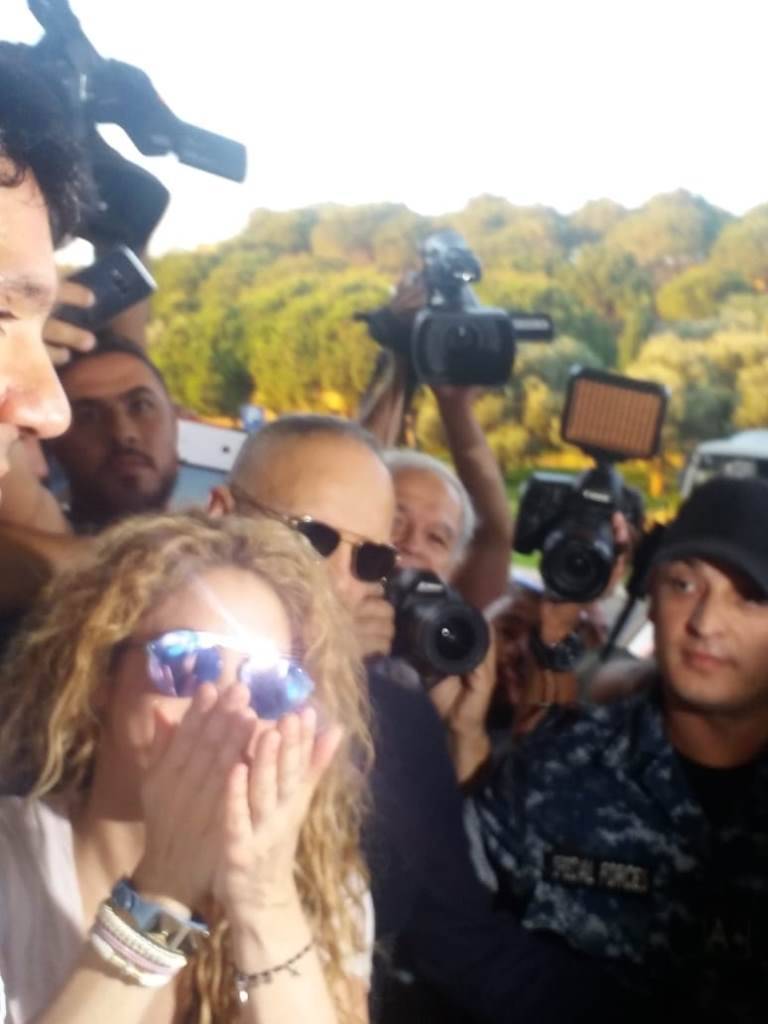 شاكيرا وصلت إلى بيروت لافتتاح مهرجانات الأرز الدولية غدا