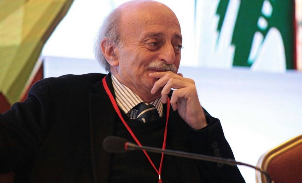 بالصورة.. جنبلاط وزياد الرحباني ومَن ثالثهما؟