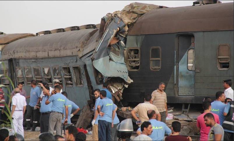بالفيديو: جرحى في إنقلاب 3 عربات قطار غربي القاهرة