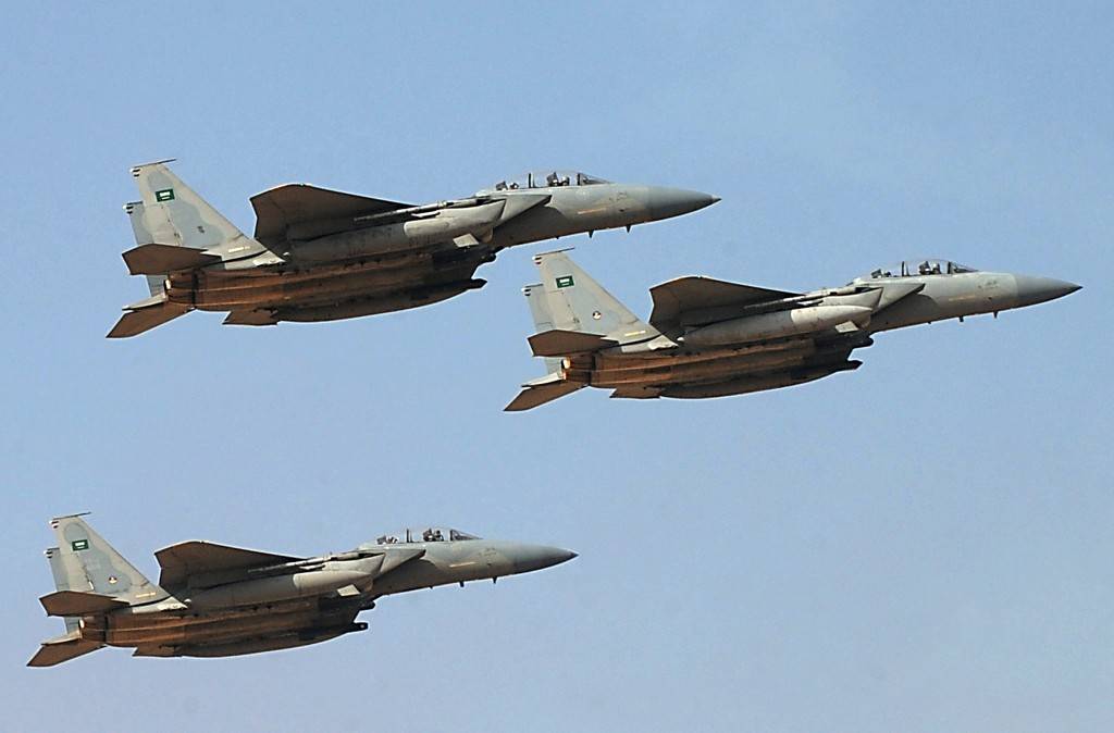 التحالف العربي: سقوط طائرة سعودية في عسير ونجاة طياريها