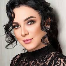 سلاف فواخرجي توجّه رسالة لمن واساها بوفاة والدتها..