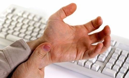 صحيًا.. هذا ما يسبّبه لكم العمل أمام الكمبيوتر