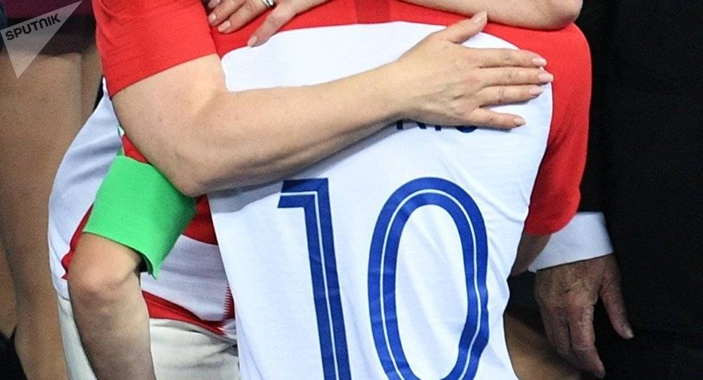 بالصور... ما فعلته رئيسة كرواتيا في نهائي كأس العالم