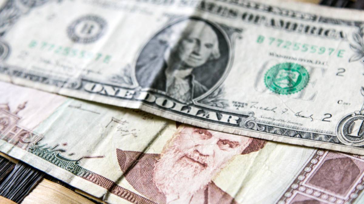الإيرانيون يحتاطون ضد العقوبات الأميركية و يهربون للدولار