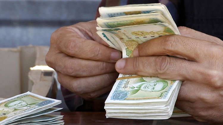 السوريون يودعون في مصارف لبنان ضعف ما أودعوه في بلادهم
