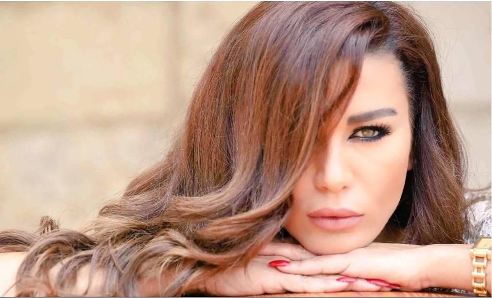 بالفيديو: نادين الراسي برقصة مُثيرة مع ابنها.. والمُهاجمون بالمرصاد!