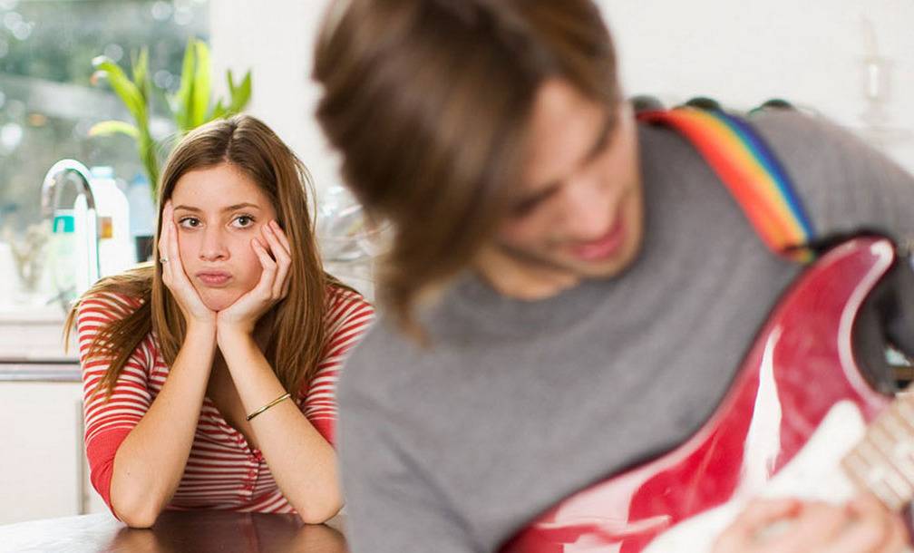 كيف تعرفين أنّ هذا الرجل يخدعك؟