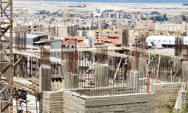 هل القطاع العقاري على حافة الإنهيار؟ وهل تتهاوى أسعار الشقق؟