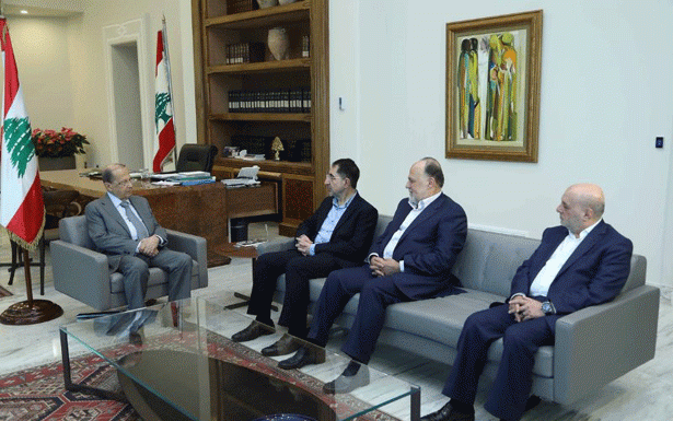 تلقى دعوة لترؤس احتفال عيد الجيش وأبرق الى ماكرون مُهنئاً
عون بحث ووفد «الوفاء للمقاومة»
الأوضاع وعمل الإدارات الرسميّة