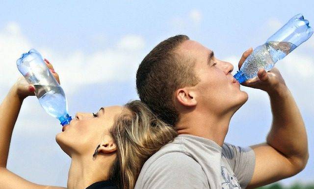 5 حقائق لا تعرفها عن زجاجات المياه المعبأة