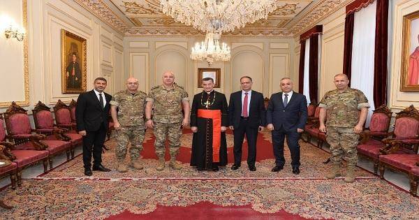 الراعي استقبل قائد الجيش و افرام الثاني معزيين بشقيقته